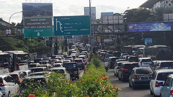 Kondisi Terkini Jalur Puncak, Polisi Berlakukan One Way Kondisi Terkini Jalur Puncak, Polisi Berlakukan One Way