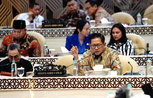 KMP Batumandi Terbakar, DPR Desak Evaluasi Keselamatan Pelayaran KMP Batumandi Terbakar, DPR Desak Evaluasi Keselamatan Pelayaran