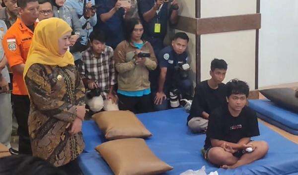 Pemprov Jatim Jamin Biaya Pengobatan Korban Kebakaran KM Mutiara Santosa 2 Pemprov Jatim Jamin Biaya Pengobatan Korban Kebakaran KM Mutiara Santosa 2