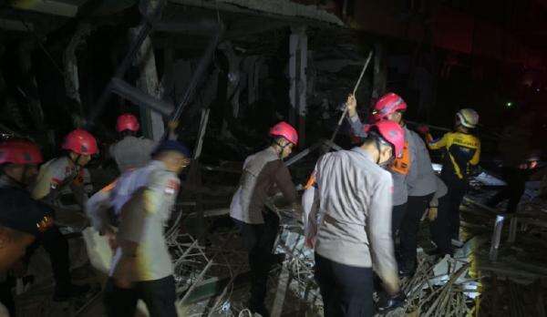 Update Korban Ledakan di Pasar Cimanggis Tangsel: 2 Tewas, 12 Luka-Luka Update Korban Ledakan di Pasar Cimanggis Tangsel: 2 Tewas, 12 Luka-Luka