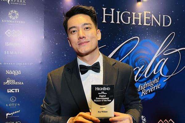 Boy William Kenang Awal Karier usai Terima Penghargaan dari HighEnd Gala Midnight Reverie Boy William Kenang Awal Karier usai Terima Penghargaan dari HighEnd Gala Midnight Reverie