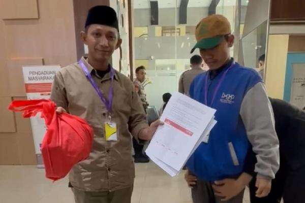 PCNU Sekadau Kalbar Serahkan Bukti Uang Tunai ke KPK, Terkait Kasus Apa? PCNU Sekadau Kalbar Serahkan Bukti Uang Tunai ke KPK, Terkait Kasus Apa?