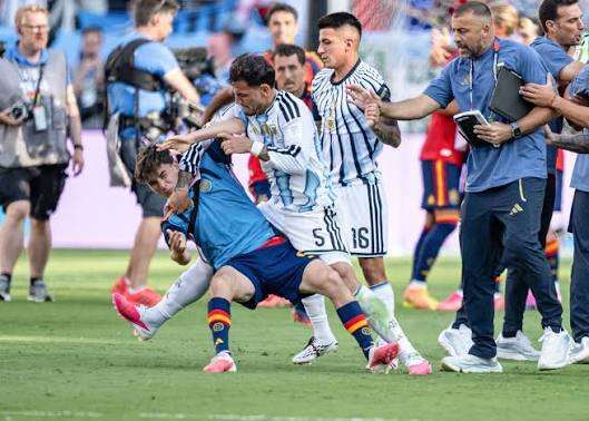 Gavi Akhirnya Buka Mulut setelah Dibanting Paredes di Final Piala Dunia 2026 Gavi Akhirnya Buka Mulut setelah Dibanting Paredes di Final Piala Dunia 2026