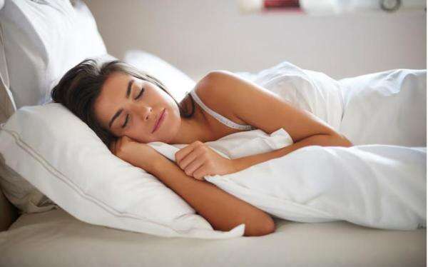 Berhubungan Seks di Malam Hari Bisa Bikin Tidur Nyenyak? Ini Penjelasannya Berhubungan Seks di Malam Hari Bisa Bikin Tidur Nyenyak? Ini Penjelasannya