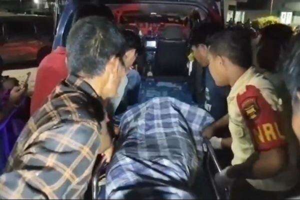 Kecelakaan Motor Tabrak Mobil Pikap Parkir di Takalar, 1 Orang Tewas Kecelakaan Motor Tabrak Mobil Pikap Parkir di Takalar, 1 Orang Tewas