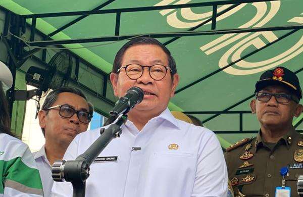 Pramono Perintahkan Perbaikan Jalan Ambles 100 Meter di Pulogadung usai 5 Bulan Rusak Pramono Perintahkan Perbaikan Jalan Ambles 100 Meter di Pulogadung usai 5 Bulan Rusak