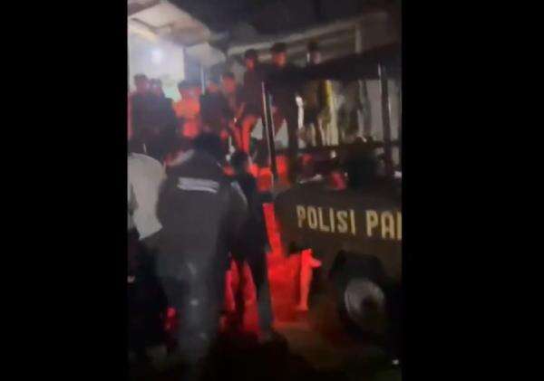 Tragis! Anggota Polisi di Bogor Dikeroyok Warga saat Tangkap Pelaku Curanmor Tragis! Anggota Polisi di Bogor Dikeroyok Warga saat Tangkap Pelaku Curanmor