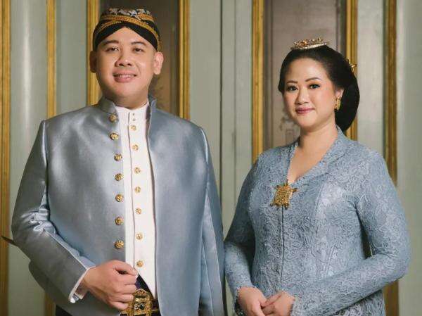 Fix! Gusti Sura Akan Menikah dengan Bos PO Rosalia Indah FX Adimas Rosdian Fix! Gusti Sura Akan Menikah dengan Bos PO Rosalia Indah FX Adimas Rosdian