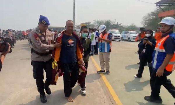 22 Korban Kapal Virgo Transport 8 Dievakuasi ke Banjarmasin, Total 108 Orang Ditemukan 22 Korban Kapal Virgo Transport 8 Dievakuasi ke Banjarmasin, Total 108 Orang Ditemukan