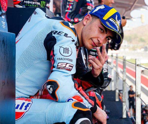 Kisah Haru Raul Fernandez, Runner-up MotoGP Mandalika 2026 meski Tampil dengan Dua Jari Patah Kisah Haru Raul Fernandez, Runner-up MotoGP Mandalika 2026 meski Tampil dengan Dua Jari Patah