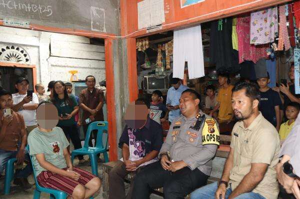 Miris! Ditinggal Merantau Orangtua, Bocah 10 Tahun di Nisel Disiksa Keluarga hingga Cacat Permanen Miris! Ditinggal Merantau Orangtua, Bocah 10 Tahun di Nisel Disiksa Keluarga hingga Cacat Permanen