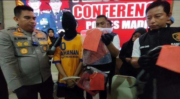 Sepasang Kekasih Ditangkap Polisi: Pacaran Hingga Hamil, Saat Lahir Bayi di Buang ke Sungai Sepasang Kekasih Ditangkap Polisi: Pacaran Hingga Hamil, Saat Lahir Bayi di Buang ke Sungai