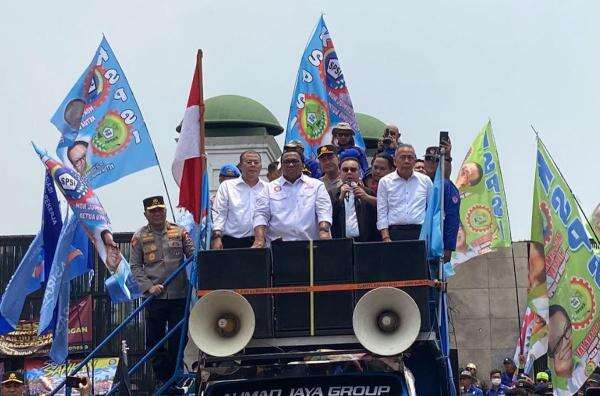 Naik Mobil Komando Buruh, Dasco: Presiden Tunaikan Janji Sahkan RUU Ketenagakerjaan! Naik Mobil Komando Buruh, Dasco: Presiden Tunaikan Janji Sahkan RUU Ketenagakerjaan!
