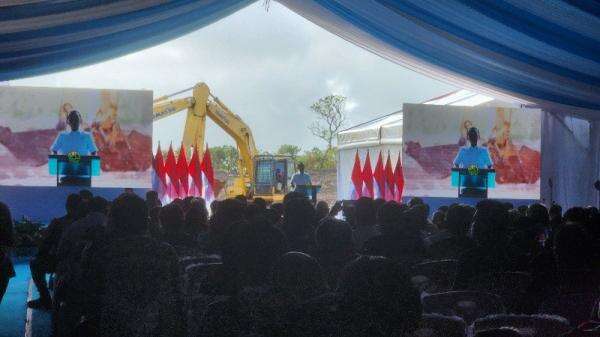 Proyek Blok Masela Senilai Rp390 Triliun Resmi Dibangun, Bakal Serap 13 Ribu Tenaga Kerja Lokal Proyek Blok Masela Senilai Rp390 Triliun Resmi Dibangun, Bakal Serap 13 Ribu Tenaga Kerja Lokal