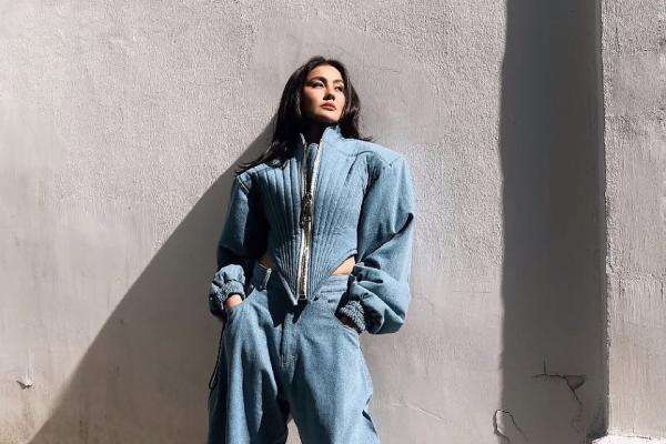 Agnez Mo Kembali ke Indonesia, Berencana Galang Dana untuk Korban Karhutla Agnez Mo Kembali ke Indonesia, Berencana Galang Dana untuk Korban Karhutla