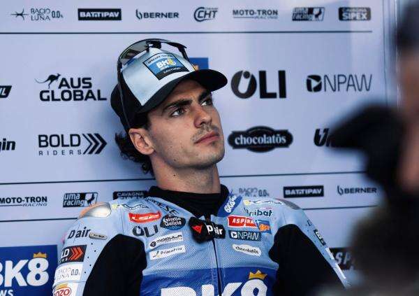 Kisah Miris Fermin Aldeguer, Alami Cedera Tangan Usai MotoGP Mandalika 2026 Gara-Gara Emosi Kisah Miris Fermin Aldeguer, Alami Cedera Tangan Usai MotoGP Mandalika 2026 Gara-Gara Emosi