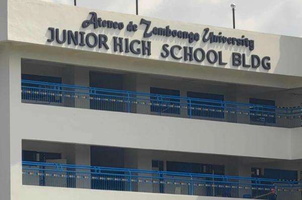 Penambakan Brutal di SMA Filipina, Pelaku Siarkan Langsung Aksinya di Media Sosial Penambakan Brutal di SMA Filipina, Pelaku Siarkan Langsung Aksinya di Media Sosial