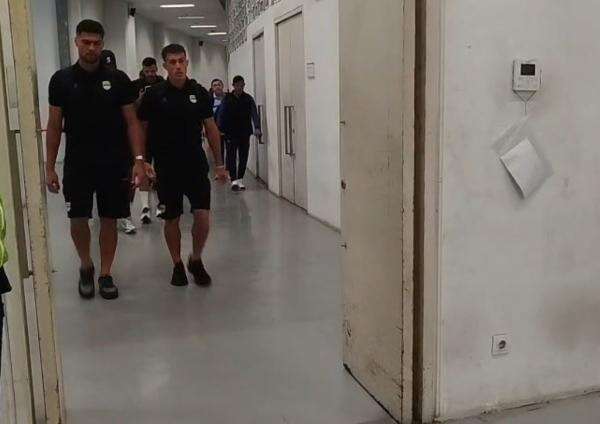 Gagal Kalahkan Persija Jakarta, Persib Bandung Tertunduk Lesu Tinggalkan SUGBK Gagal Kalahkan Persija Jakarta, Persib Bandung Tertunduk Lesu Tinggalkan SUGBK