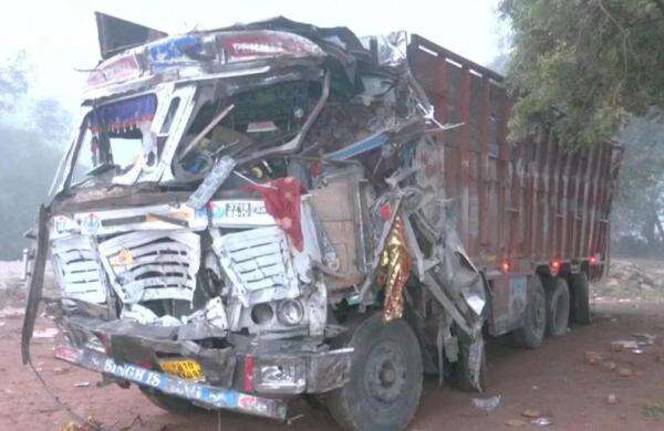 Horor! Truk Ngebut Seruduk Peziarah Hindu, 13 Orang Tewas Horor! Truk Ngebut Seruduk Peziarah Hindu, 13 Orang Tewas