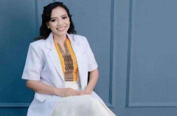 Dokter Icha Bunuh Diri Usai Diduga Diintimidasi, PDIP Nonaktifkan Anggota DPRD Veronika Lake Dokter Icha Bunuh Diri Usai Diduga Diintimidasi, PDIP Nonaktifkan Anggota DPRD Veronika Lake