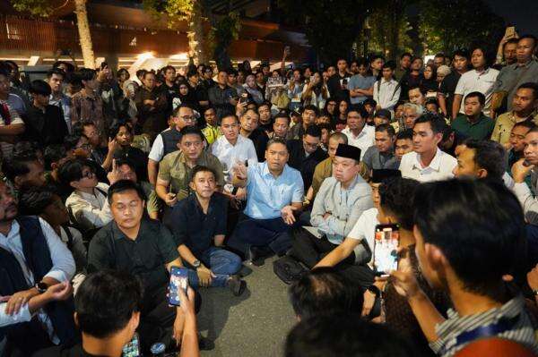 Wamentan Sudaryono Bantah Kabur saat Diskusi di UGM, Tegaskan Siap Dialog dengan Siapa pun Wamentan Sudaryono Bantah Kabur saat Diskusi di UGM, Tegaskan Siap Dialog dengan Siapa pun