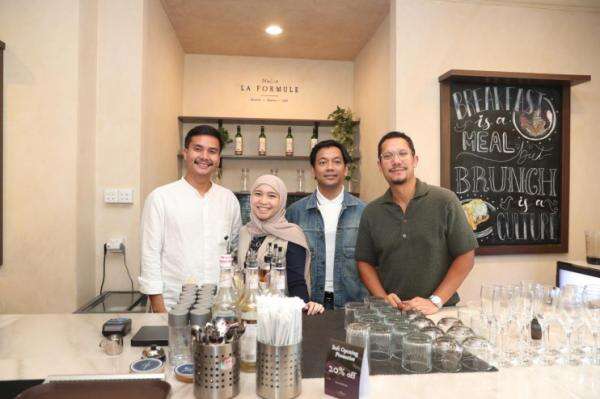 Rian D’MASIV dan Angga Maliq Luncurkan Bisnis Kuliner Maison La Formule Rian D’MASIV dan Angga Maliq Luncurkan Bisnis Kuliner Maison La Formule