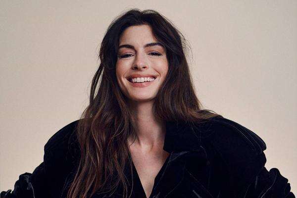 Pamer Baby Bump, Anne Hathaway Umumkan Hamil Anak Ketiga Pamer Baby Bump, Anne Hathaway Umumkan Hamil Anak Ketiga