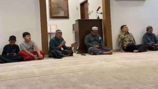 Tangis Haru Warnai Doa Bersama untuk Jurnalis iNews Yudistiro Pranoto di Depok Tangis Haru Warnai Doa Bersama untuk Jurnalis iNews Yudistiro Pranoto di Depok