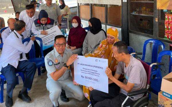 Korban Kebakaran KMP Putri Yasmin Terima Santunan Rp125 Juta Korban Kebakaran KMP Putri Yasmin Terima Santunan Rp125 Juta