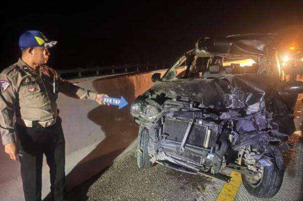 Kecelakaan Mobil Tabrak Truk di Tol Tebingtinggi-Medan, 1 Orang Tewas Kecelakaan Mobil Tabrak Truk di Tol Tebingtinggi-Medan, 1 Orang Tewas