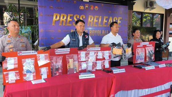 Polres Boyolali Gagalkan Peredaran Narkoba Senilai Rp200 Juta, 46 Orang Ditangkap Polres Boyolali Gagalkan Peredaran Narkoba Senilai Rp200 Juta, 46 Orang Ditangkap