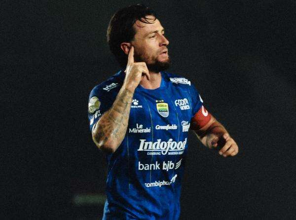 Marc Klok Tegaskan Hatinya Biru, Ingin Pensiun Bersama Persib Bandung Marc Klok Tegaskan Hatinya Biru, Ingin Pensiun Bersama Persib Bandung