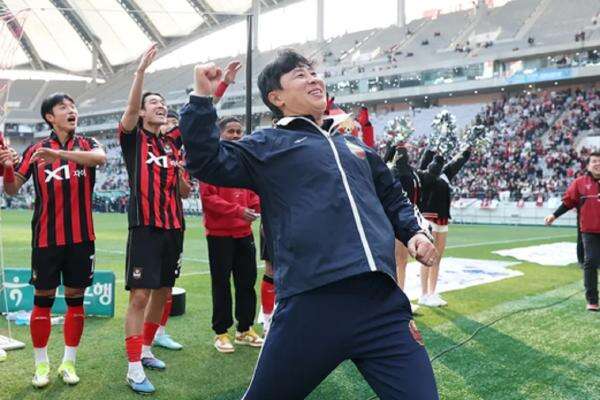 Pelatih FC Seoul Minta Bantuan Shin Tae-yong untuk Kalahkan Persib Bandung? Pelatih FC Seoul Minta Bantuan Shin Tae-yong untuk Kalahkan Persib Bandung?