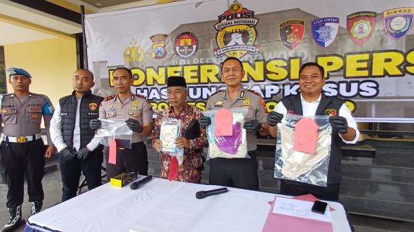 Diiming-imingi Rp1 Juta oleh OTK, Pemuda di Bondowoso Lecehkan Al-Qur’an demi Konten Diiming-imingi Rp1 Juta oleh OTK, Pemuda di Bondowoso Lecehkan Al-Qur’an demi Konten