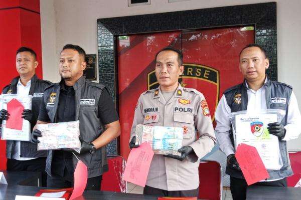 Korupsi Alat Operasi RSUD Soekarno Rugikan Negara Rp5,1 Miliar, 3 Tersangka Ditahan Korupsi Alat Operasi RSUD Soekarno Rugikan Negara Rp5,1 Miliar, 3 Tersangka Ditahan