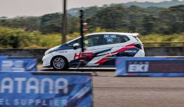 Persaingan Gelar Juara Kejurnas Drag Race Makin Memanas di Padang Persaingan Gelar Juara Kejurnas Drag Race Makin Memanas di Padang