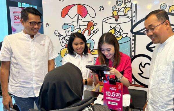 Indosat Hadirkan Gerai IM3 dan 3Store Terintegrasi Pertama di Indonesia Indosat Hadirkan Gerai IM3 dan 3Store Terintegrasi Pertama di Indonesia