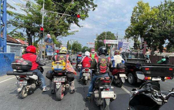 5 Tips Berkendara Motor Aman di Jalan Macet, Awas Jangan Gampang Emosi 5 Tips Berkendara Motor Aman di Jalan Macet, Awas Jangan Gampang Emosi