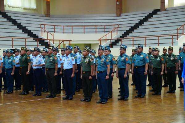 76 Perwira Tinggi TNI Resmi Naik Pangkat, Berikut Daftar Lengkapnya 76 Perwira Tinggi TNI Resmi Naik Pangkat, Berikut Daftar Lengkapnya