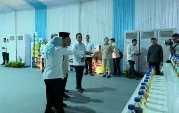 Prabowo Luncurkan BBM B50 di Rest Area KM 57 Tol Japek Prabowo Luncurkan BBM B50 di Rest Area KM 57 Tol Japek