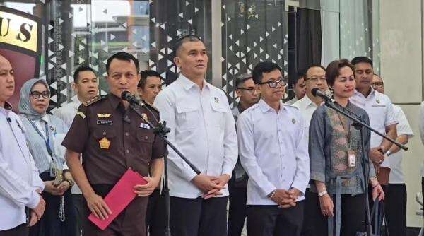 Tim 9 Kejagung hingga Polri Sepakat Eks Jampidsus Febrie Adriansyah Segera Disidang Tim 9 Kejagung hingga Polri Sepakat Eks Jampidsus Febrie Adriansyah Segera Disidang