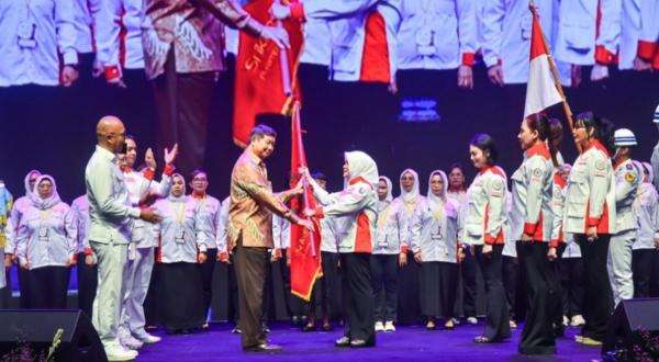 Lantik Srikandi Jaga Desa, Hashim: Ketahanan Nasional Dibangun dari Desa! Lantik Srikandi Jaga Desa, Hashim: Ketahanan Nasional Dibangun dari Desa!