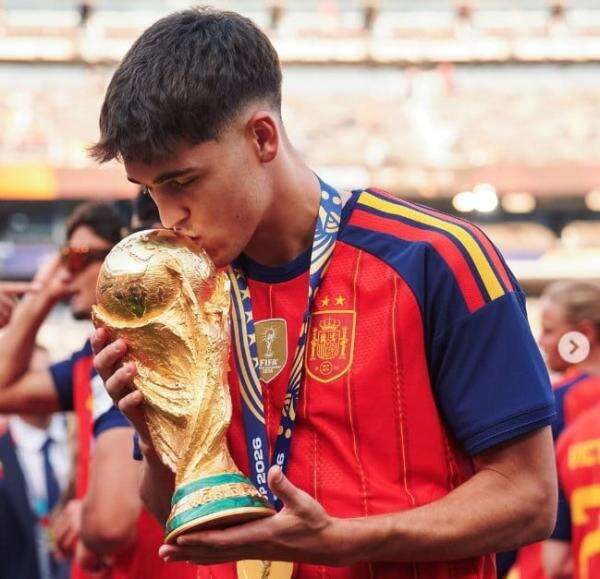 Profil Pau Cubarsi, Pemain Muda Terbaik Piala Dunia 2026 yang Pernah Main di Solo Profil Pau Cubarsi, Pemain Muda Terbaik Piala Dunia 2026 yang Pernah Main di Solo