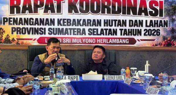 Kepala BNPB Tegaskan Pentingnya Evaluasi Personel dan Alutsista dalam Penanganan Karhutla Kepala BNPB Tegaskan Pentingnya Evaluasi Personel dan Alutsista dalam Penanganan Karhutla
