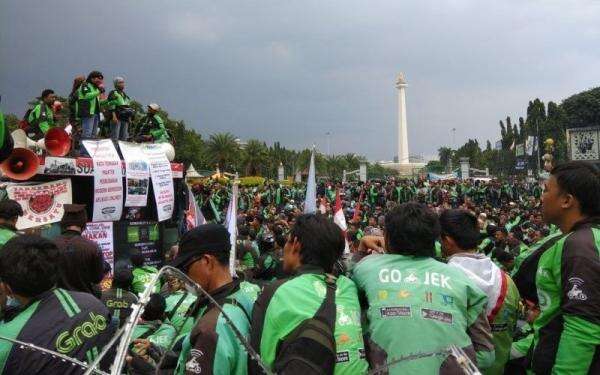 Serikat Pekerja Ungkap Potongan Ojol Masih Tembus 24 Persen, Belum Sesuai Aturan di 8 Persen Serikat Pekerja Ungkap Potongan Ojol Masih Tembus 24 Persen, Belum Sesuai Aturan di 8 Persen