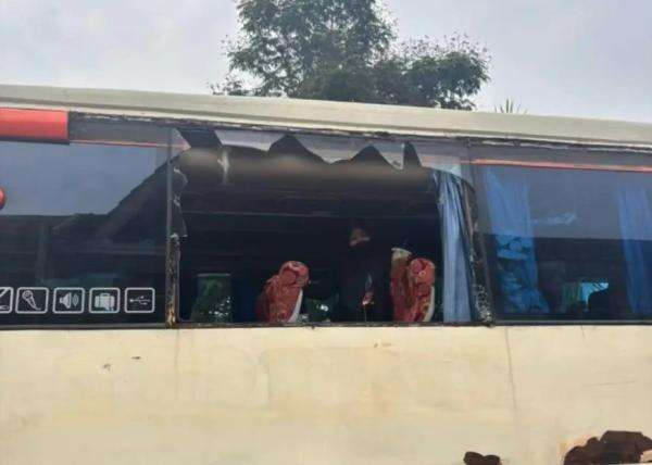 Bus Persib U-18 Diserang, Sehari Kemudian Bus Jakmania Dirusak, Sepak Bola Nasional Butuh Perhatian Serius Bus Persib U-18 Diserang, Sehari Kemudian Bus Jakmania Dirusak, Sepak Bola Nasional Butuh Perhatian Serius