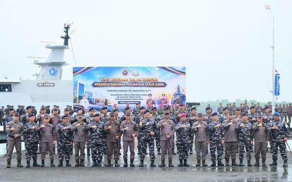 TNI AL Gandeng Tiga Kajati Bidik Kejahatan di Laut Perbatasan TNI AL Gandeng Tiga Kajati Bidik Kejahatan di Laut Perbatasan