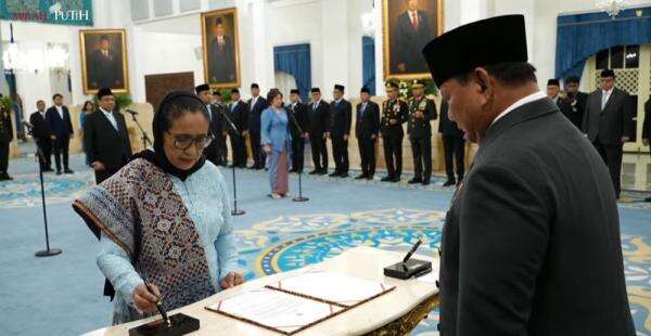 Breaking News: Prabowo Lantik Nanik S Deyang jadi Kepala BGN Breaking News: Prabowo Lantik Nanik S Deyang jadi Kepala BGN