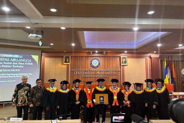 Raih Doktor di Unair, Pangi Chaniago Tawarkan Model Baru Jelaskan Split Ticket Voting di Indonesia Raih Doktor di Unair, Pangi Chaniago Tawarkan Model Baru Jelaskan Split Ticket Voting di Indonesia