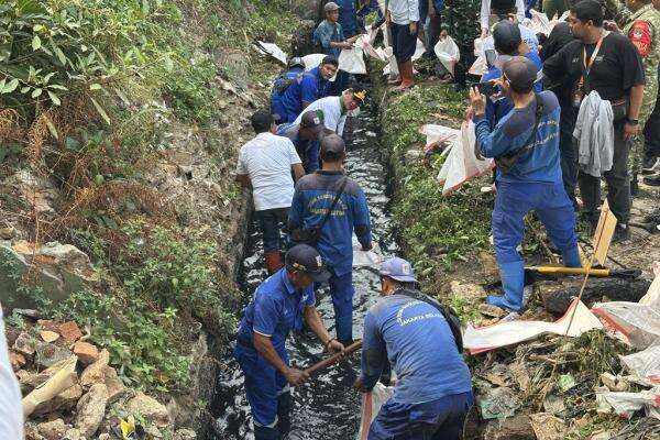 Pemkot Jaksel Kerja Bakti Serentak di 65 Titik, Antisipasi Musim Hujan Pemkot Jaksel Kerja Bakti Serentak di 65 Titik, Antisipasi Musim Hujan